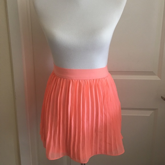 ADORABLE Pink Mini Skirt!! - Picture 1 of 3